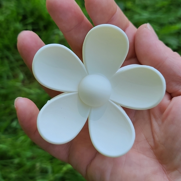 Flower Claw Clips | Set of 4 Hair Clips - Picture 5 of 15